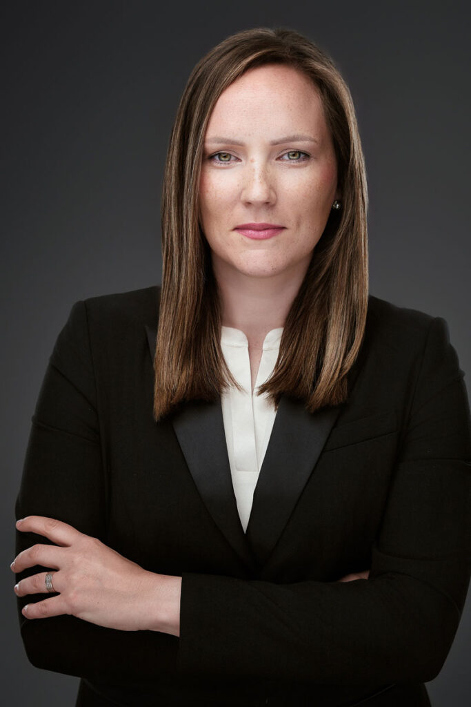 Pametna hotelska soba: Održivost i zelena energetska tranzicija koje gost osjeća 2 dr sc. Petra Mesarić, mag. ing. el. tech. inf. Ovlašteni inženjer elektrotehnike, direktorica SmartWay d.o.o.