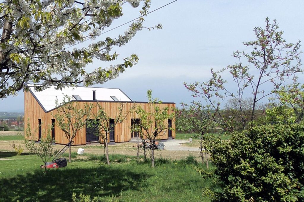 Obiteljska kuća Zajec od balirane slame / projekt: Marina Zajec, Arhitektura E.L.I. / photo: Marina Zajec