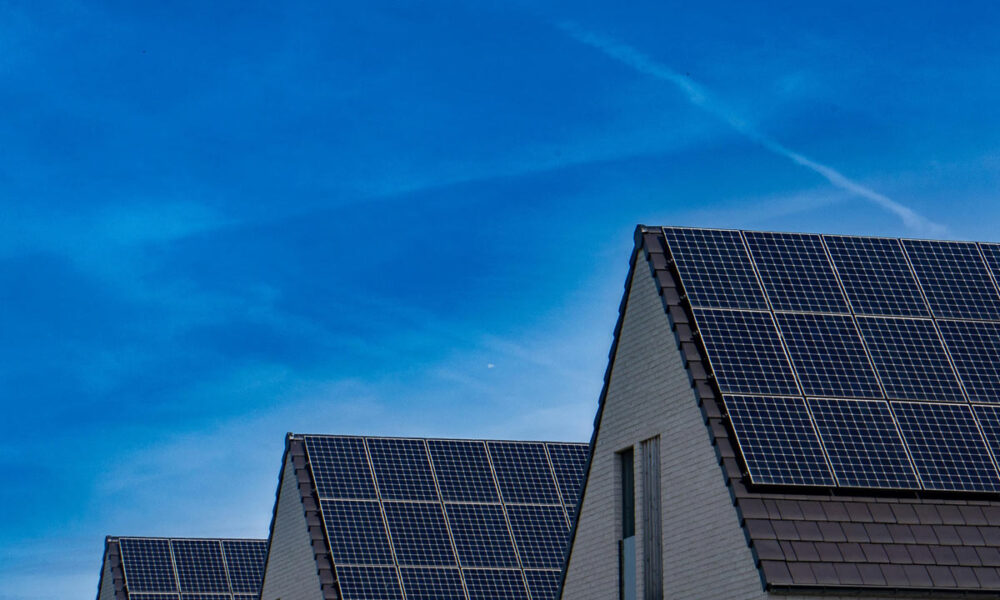 Održiva gradnja, solarni paneli na kućama / photo: pexels.com