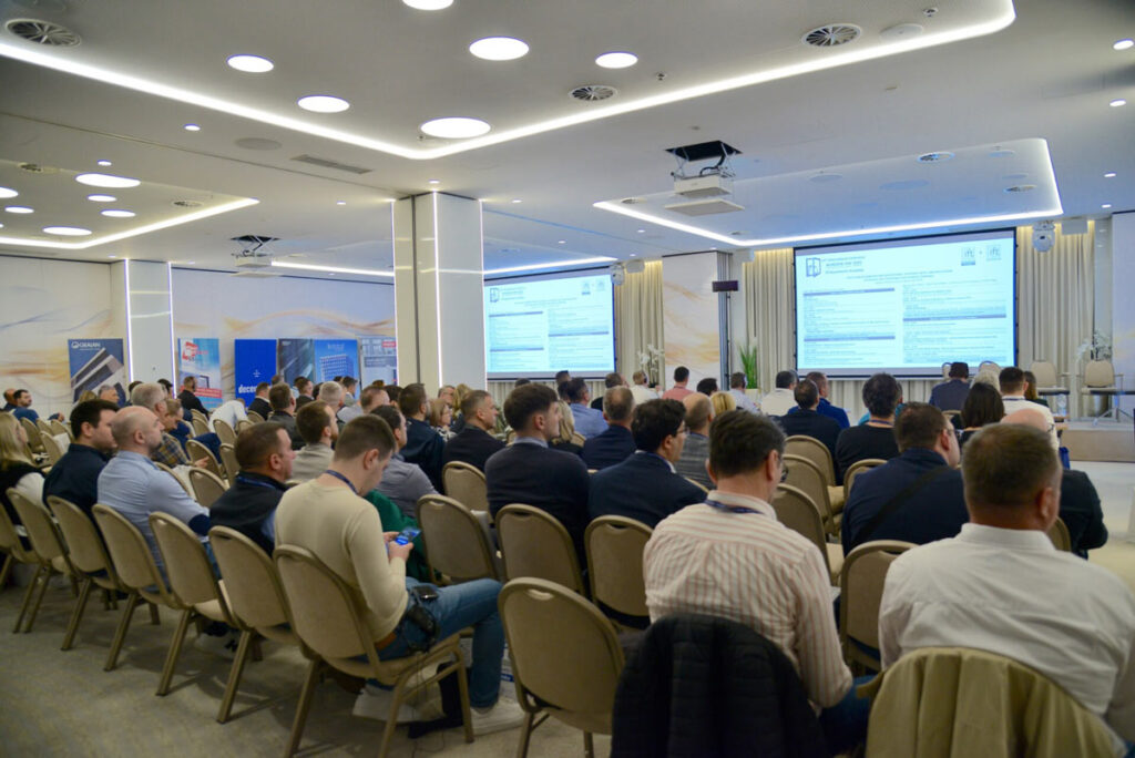 Posjetitelji u konferencijskoj sali na 12. međunarodnoj konferenciji DAN PROZORA 2025 / photo: ift Hrvatska d.o.o.