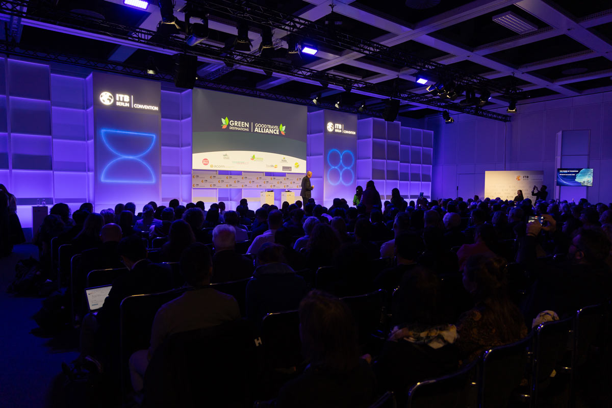 Posjetitelji u sali na dodjeli nagrada ITB Berlin 2025 / foto: Tourism Lab