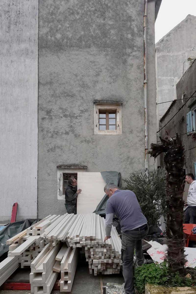 Materijal za renovaciju kuće na Cresu / photo: OFIS arhitekti