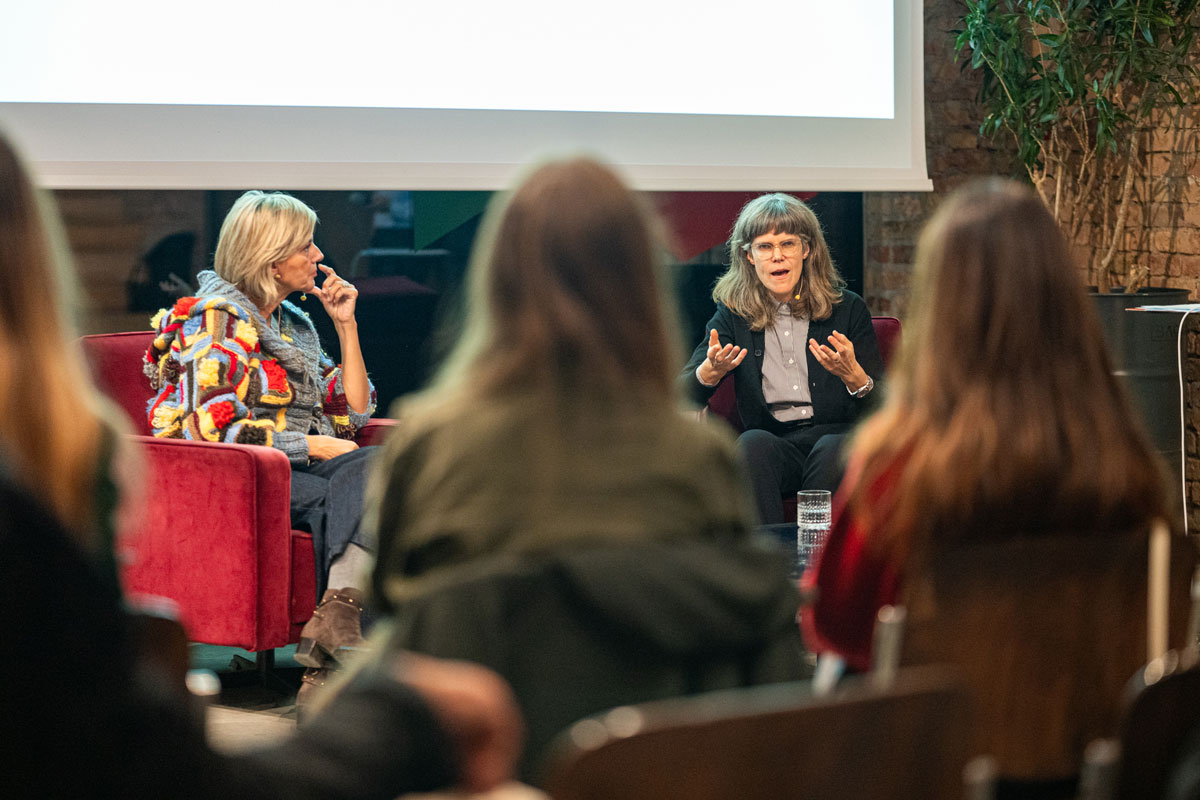 Urania x MUZE: Prostor kao narativni medij – predavanje Jone Piehl 3 Dragana Lucija Ratković Aydemir i Jone Piehl na predavanju / photo: Sanjin Kaštelan