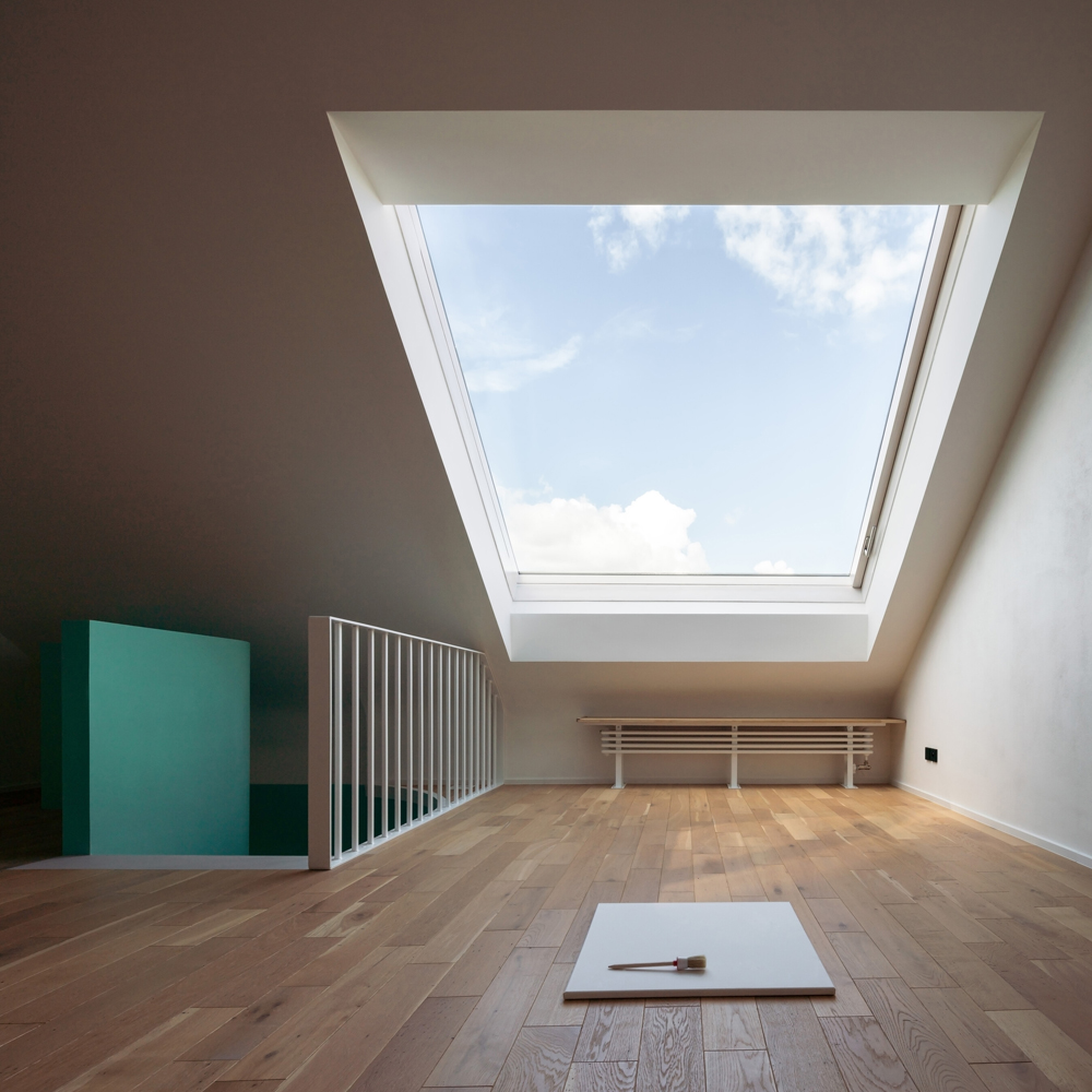 Obiteljska kuća Křenovice, atelje u potkrovlju / photo: Tomáš Slavík