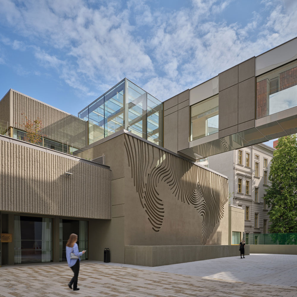 TaK Architects rekonstrukcija InterContinental hotela / photo: BoysPlayNice