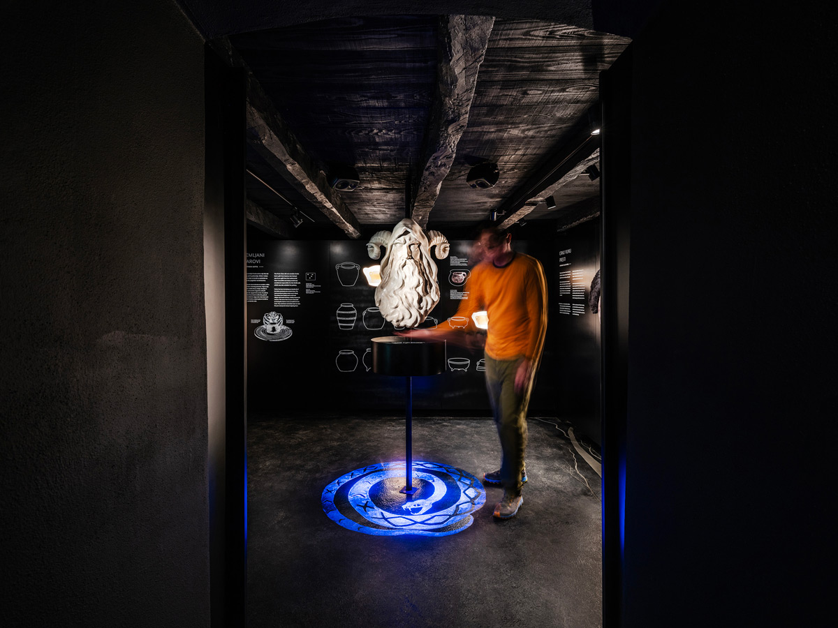 Intervju: Vedrana Vrabec i Marko Rašić - Brendiranje prostora kao režija iskustva 7 Kuća stabala svijeta Trebišća, Općina Mošćenička Draga, Trebišća, 2024. / koautori: Muze / produkcija: Accessus, Armarion, AVC Zagreb / photo: Bosnić+Dorotić