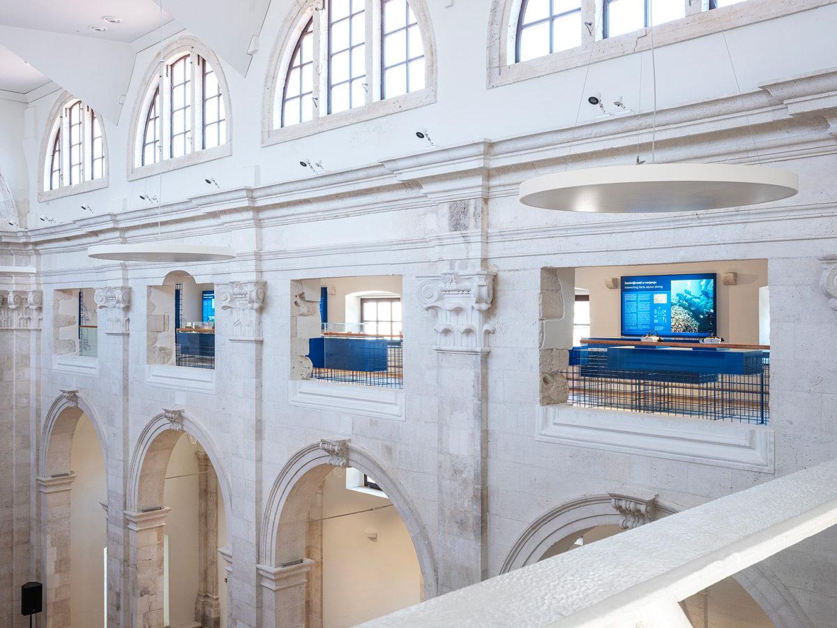 Intervju: Vedrana Vrabec i Marko Rašić - Brendiranje prostora kao režija iskustva 8 Sv. Nikola, Međunarodni centar za podvodnu arheologiju, Zadar, 2024. / koautori: Muze, Studio A38 / produkcija: Accessus, AVC Zagreb / photo: Bosnić+Dorotić