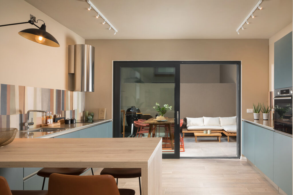 projekt: NFO - Granice prostora: Između individualnog doma i kolektivnog stanovanja 2 projekt: Gradske kuće Maj / autor projekta: NFO / fotografije: Jan Stojković, Nenad Ravnić, Kata Marunica / fotografije dronom: Filip Ružić