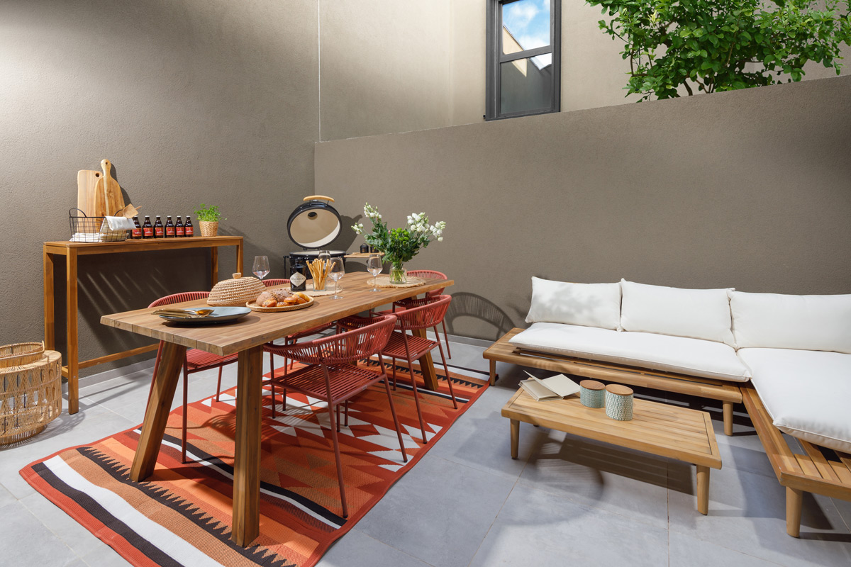 projekt: NFO - Granice prostora: Između individualnog doma i kolektivnog stanovanja 4 projekt: Gradske kuće Maj / autor projekta: NFO / fotografije: Jan Stojković, Nenad Ravnić, Kata Marunica / fotografije dronom: Filip Ružić