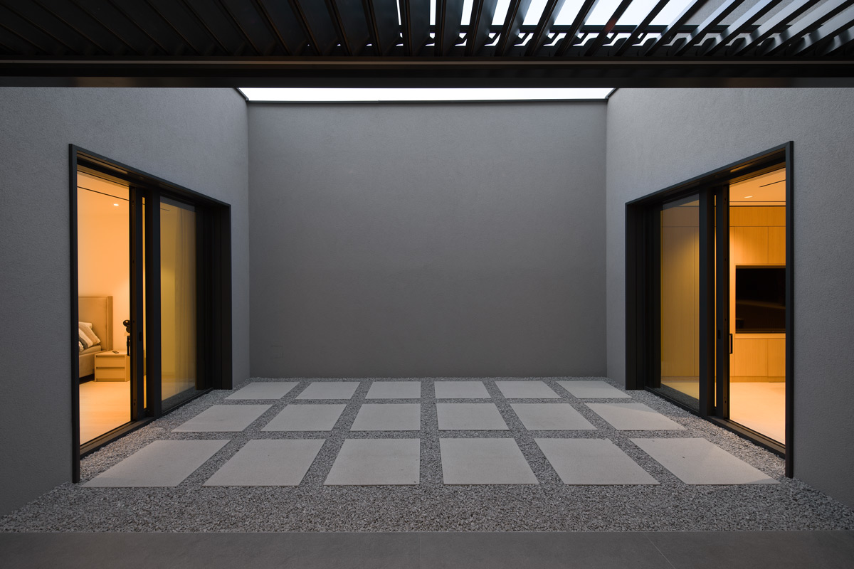 Projekt: Dva arhitekta Zidarić - Kuća unutar kuće: život između četiri atrija 5 projekt: Kuća unutar kuće / autor projekta: Dva arhitekta Zidarić / photo: Robert Leš