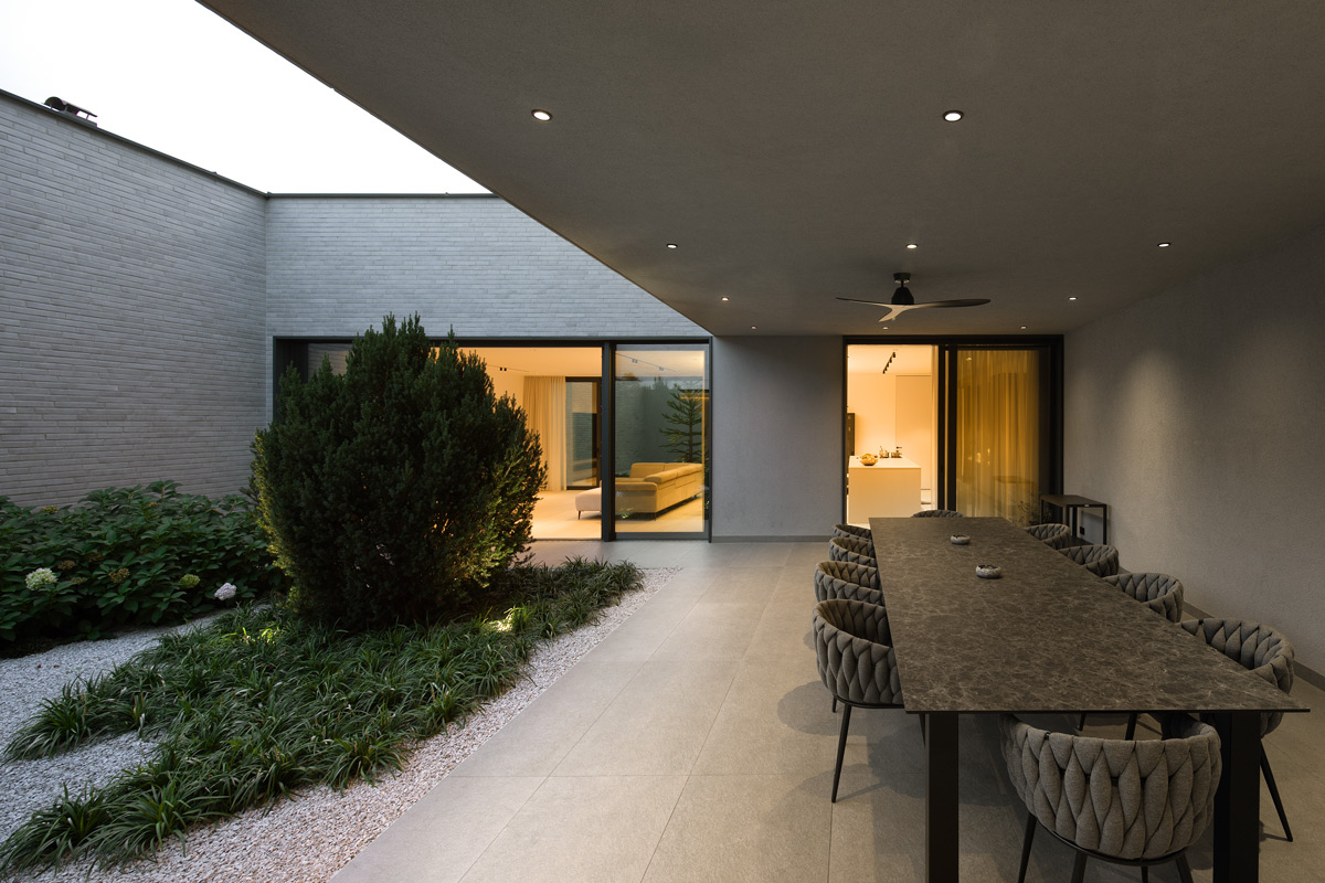 Projekt: Dva arhitekta Zidarić - Kuća unutar kuće: život između četiri atrija 10 projekt: Kuća unutar kuće / autor projekta: Dva arhitekta Zidarić / photo: Robert Leš