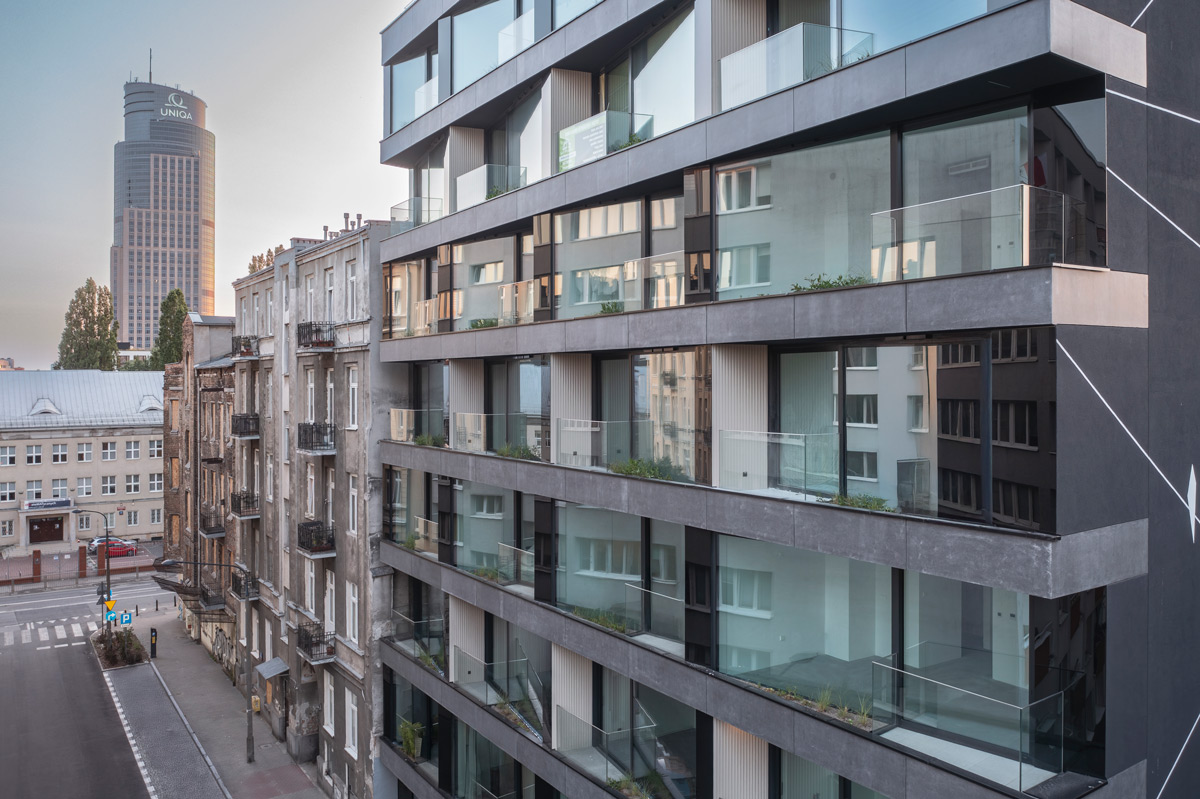 Suvremeni stambeni objekt u središtu Varšave - Krochmalna 44 1 Press Glass staklena fasada na Krochmalna 44 / photo: Bartosz Makowski