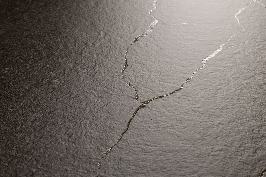 Fundermax kolekcija kuhinjskih radnih ploča i ploča za kupaonske elemente 5 APEX+APTICO površina bez otisaka prstiju uz baršunasto-mat efekt / photo: Fundermax