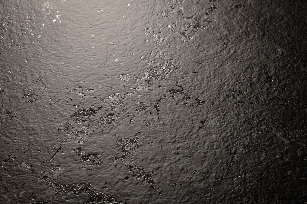 Fundermax kolekcija kuhinjskih radnih ploča i ploča za kupaonske elemente 4 APEX+SAXUM naglašava teksture kamena / photo: Fundermax