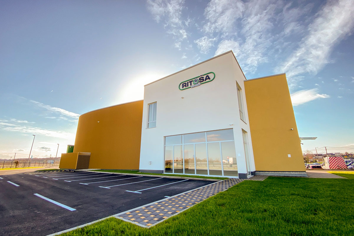 projekt: ASCOM-invest - Kada funkcija puca, a oblik pogodi cilj 3 projekt: RITOŠA-trgovine d.o.o. eksterijer / autor projekta: ASCOM-invest d.o.o. / glavni projektant:Timea Marochihi dipl.ing.arh. / photo: Timea Marochihi i MICPRO d.o.o.