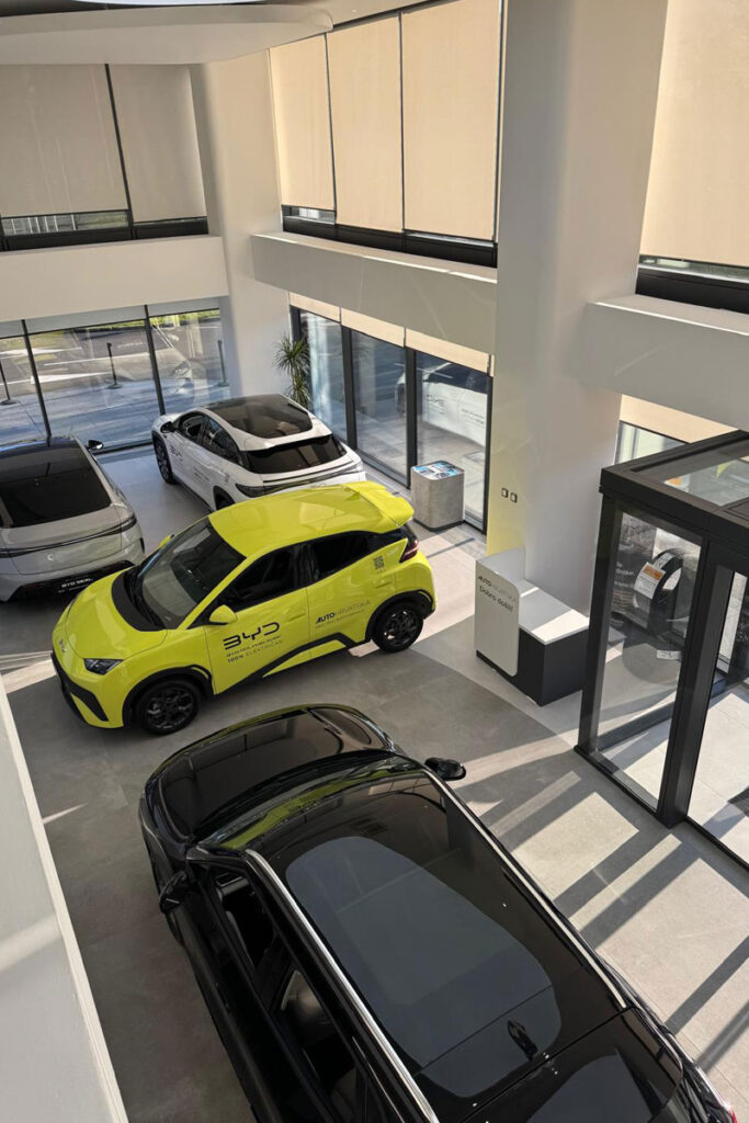 Zategnuti svjetleći stropovi – Spoj dizajna, tehnologije i energetske učinkovitosti 7 Auto Hrvatska BYD salon / photo: Petra Mesarić