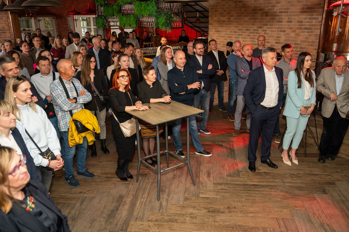 GBC Connect Forum pokazao: Zelena tranzicija traži zajednička rješenja države, industrije i financijskog sektora 6 Svečana dodjela certifikata / photo: Tony Junaković