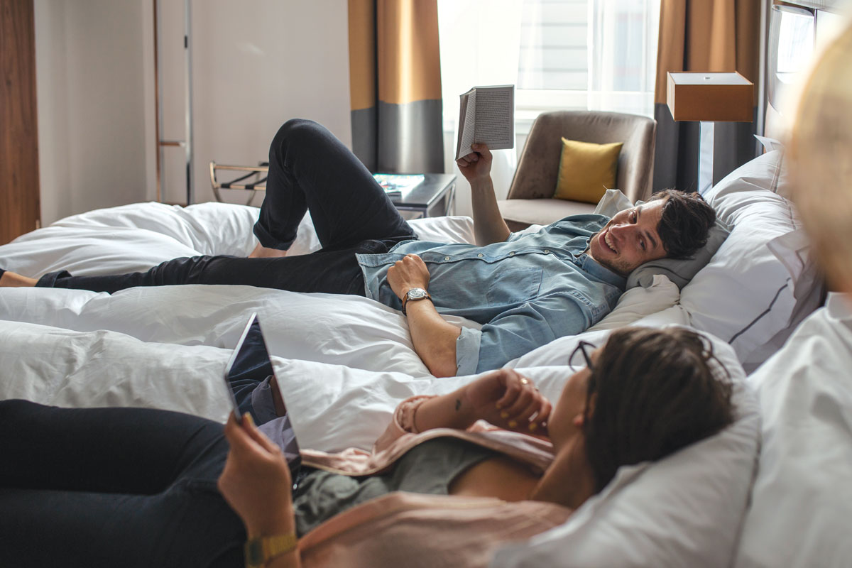 Pametna hotelska soba: Održivost i zelena energetska tranzicija koje gost osjeća 1 Pametna hotelska soba, interijer