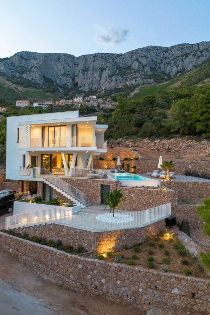 projekt: Villa Vinea Privata - Bogatstvo taktilnih doživljaja i vizualna harmonija s podnebljem 2 projekt: Villa Vinea Privata / autor projekta: 25,4 mm za Arhitekturu i urbanizam d.o.o. / photo: Marko Poplašen
