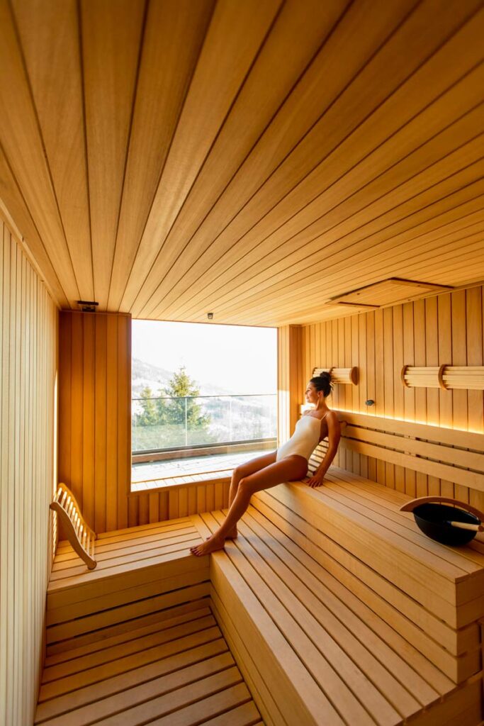 Podrijetlo i korijeni suvremenog spa centra 5 Djevojka u sauni u spa centru