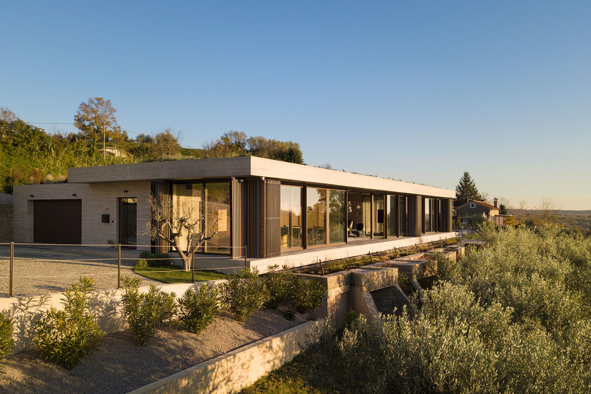 projekt: Villa Krasica - Kuća koja slijedi teren i briše granice prostora 1 naziv projekta: Villa Krasica / autor projekta: ZDL Arhitekti / photo: Koridor 27