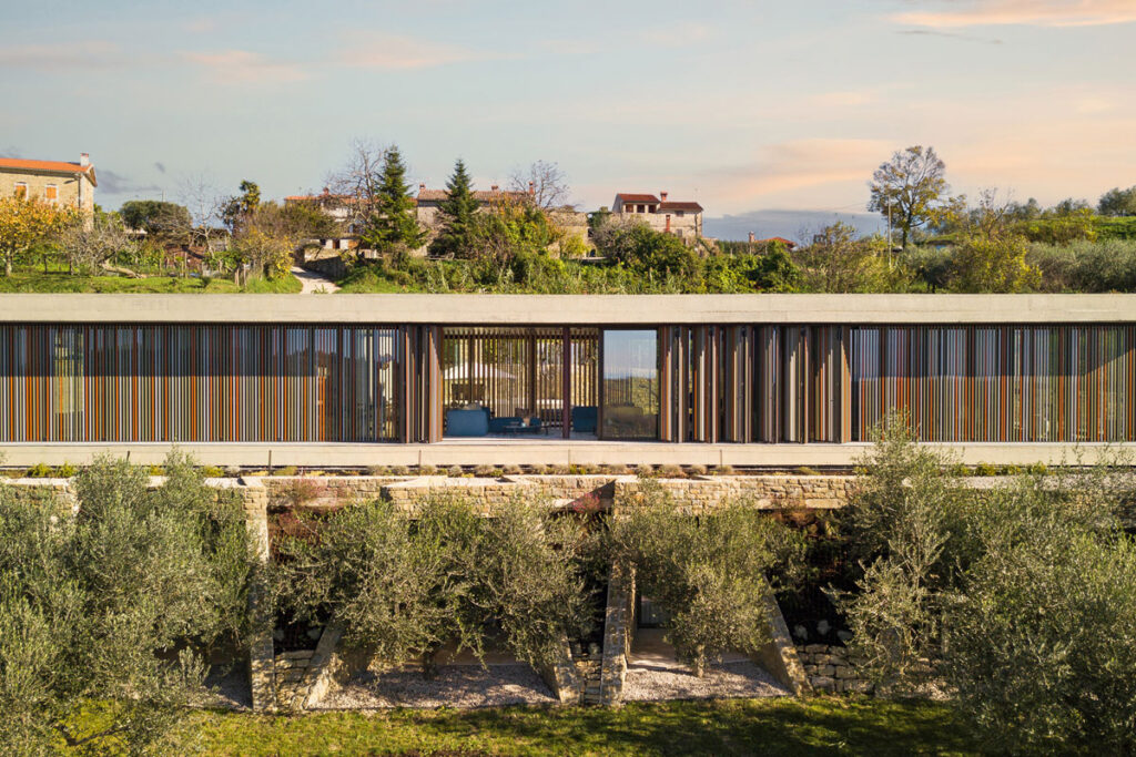 projekt: Villa Krasica - Kuća koja slijedi teren i briše granice prostora 6 naziv projekta: Villa Krasica / autor projekta: ZDL Arhitekti / photo: Koridor 27