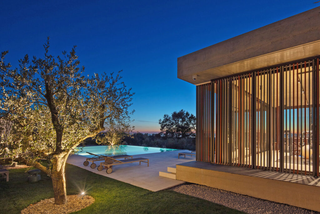 projekt: Villa Krasica - Kuća koja slijedi teren i briše granice prostora 8 naziv projekta: Villa Krasica / autor projekta: ZDL Arhitekti / photo: Koridor 27