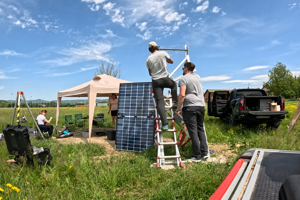 CROSSNET – Hrvatska dobiva novu nacionalnu seizmološku mrežu 2 Postavljanje seizmološke stanice / photo: CROSSNET